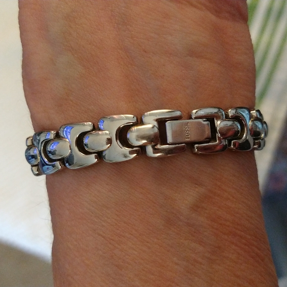 VGUC Fossil silverlink watch. Letters are in gold. - Picture 7 of 8